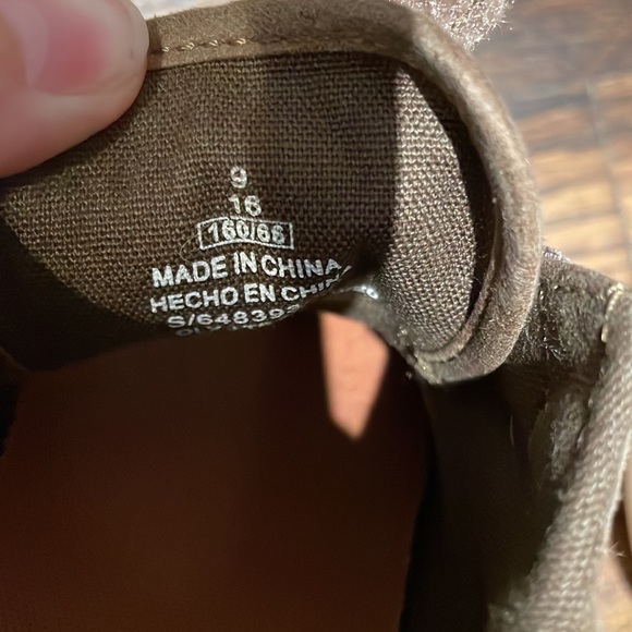 Toddler 9 Brown Sneakers - Picture 6 of 6